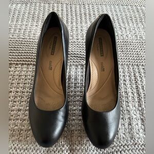 Clarks Collection Soft Cushion Black Leather Mid Heel Pumps - Cushioned Insole